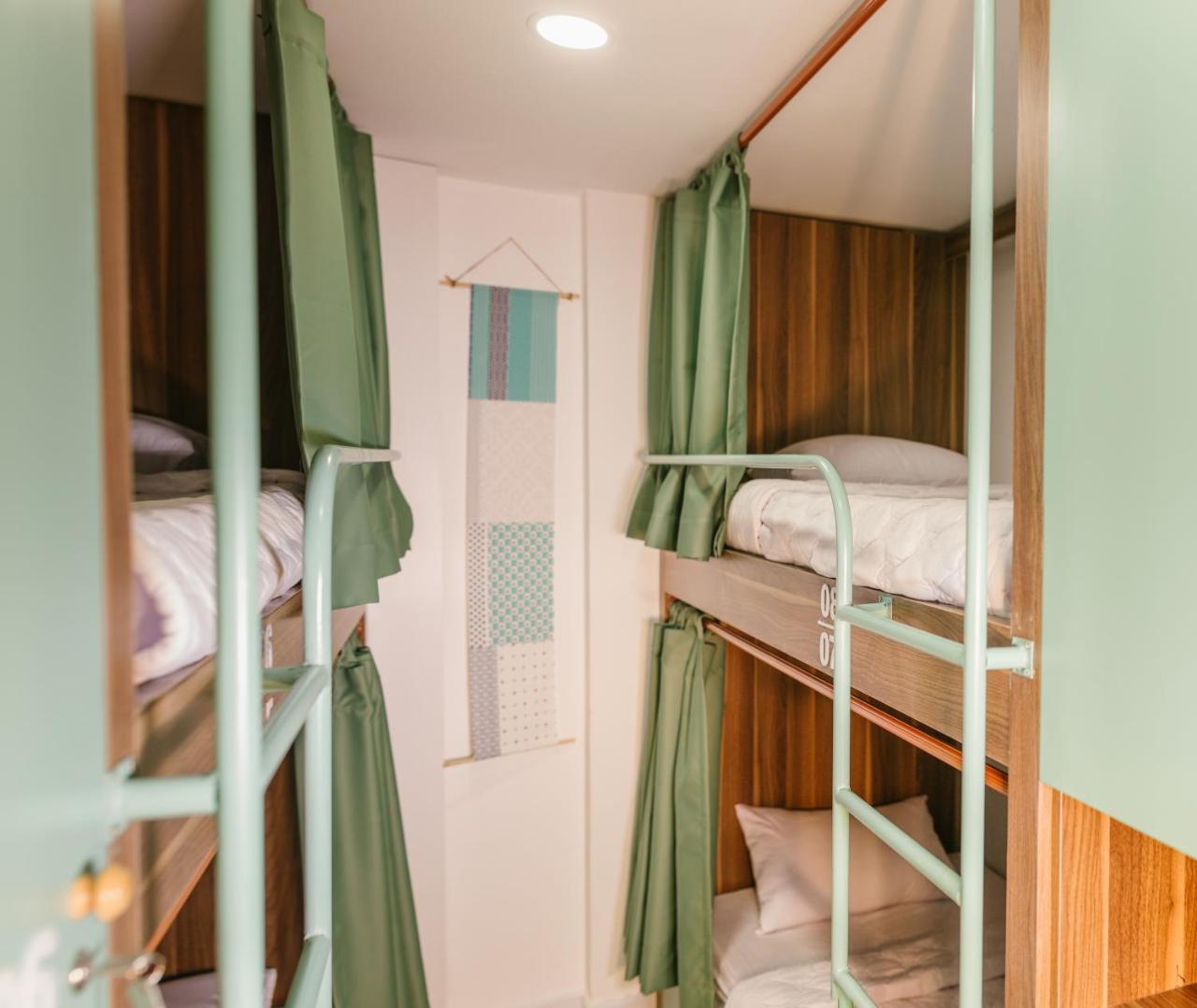 Decem Bed Hostel Ho Chi Minh City Exterior photo
